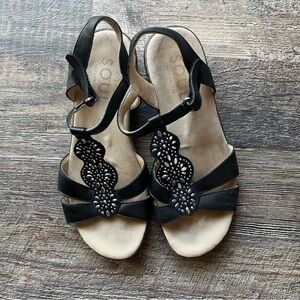 SOUL Naturalizer Black and Tan Sandals Size 9